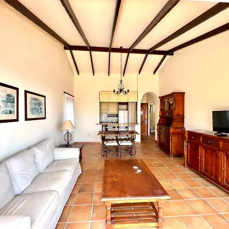 アパート Two Bedrooms Apartment, Sea View, Near The ロス・レアレホス