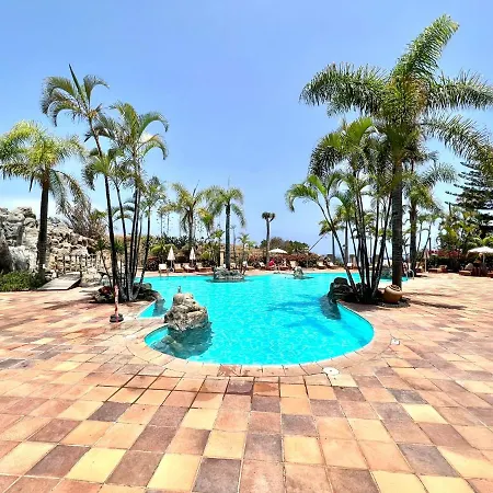 Two Bedrooms Apartment, Sea View, Near The アパート *